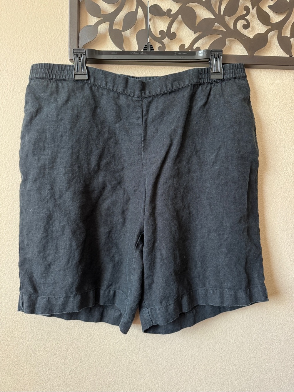 J. Jill Black Linen Elastic-Waist Bermuda Shorts-9” inseam